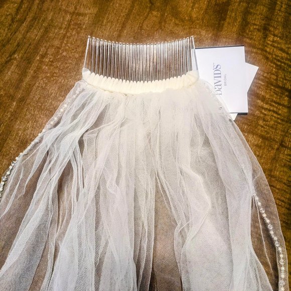 David's Bridal Pearl and Bead Veil V563 Ivory - Picture 7 of 15